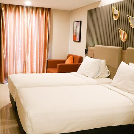 Verse Hotel Cirebon Exterior photo