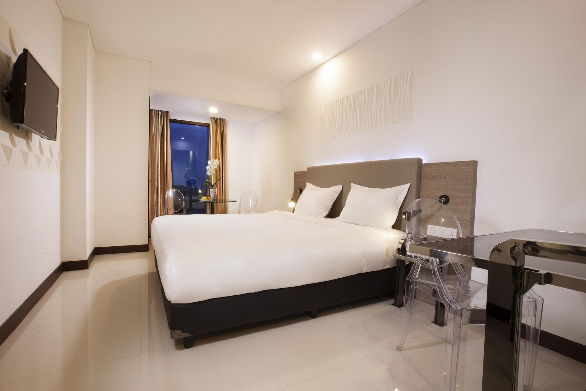 Verse Hotel Cirebon Exterior photo