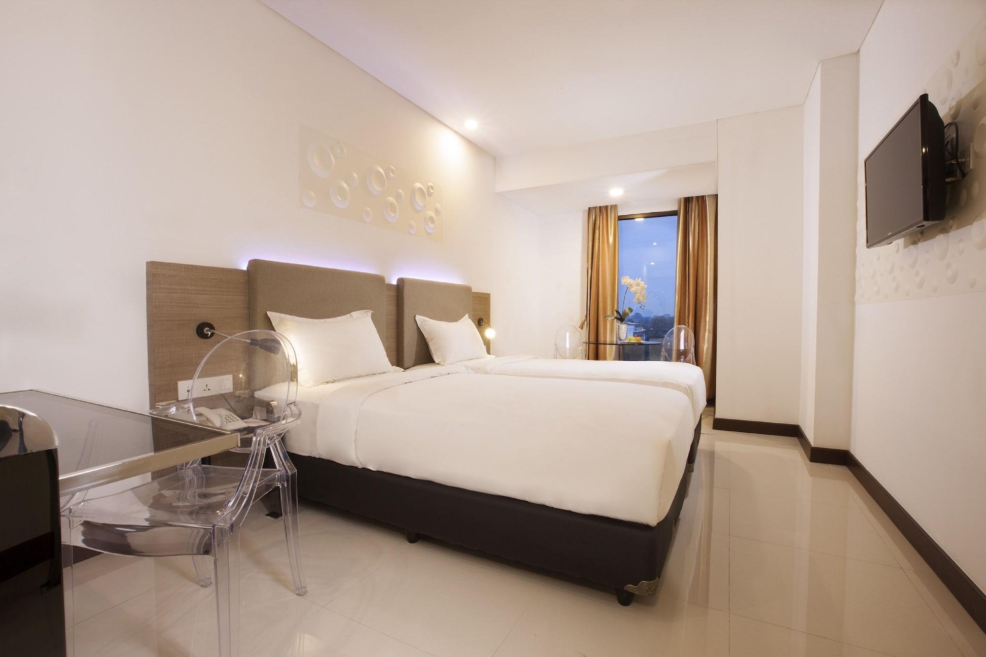 Verse Hotel Cirebon Exterior photo