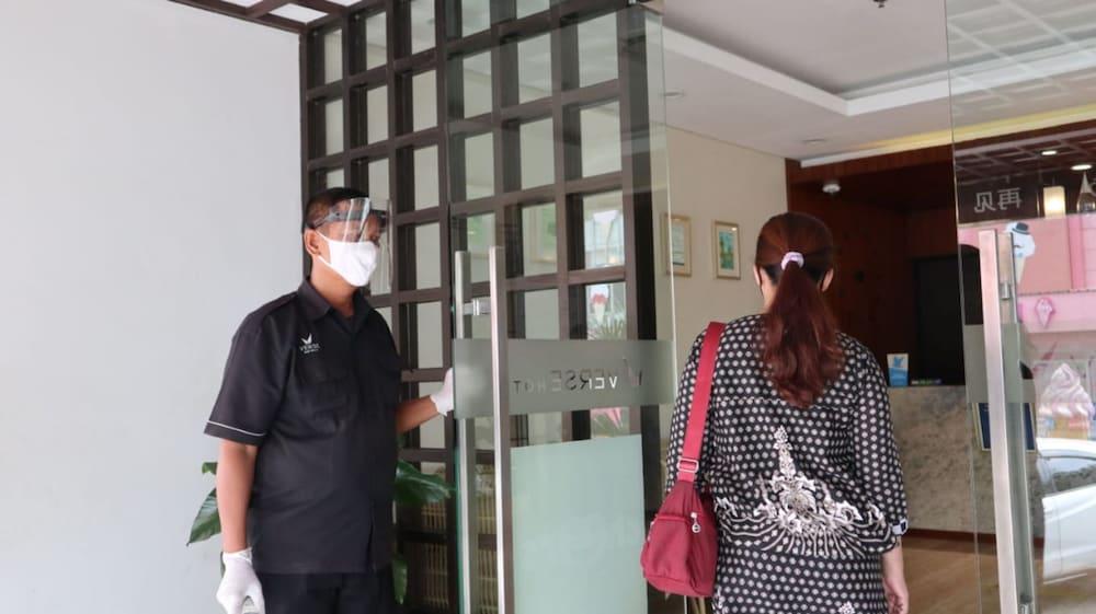 Verse Hotel Cirebon Exterior photo