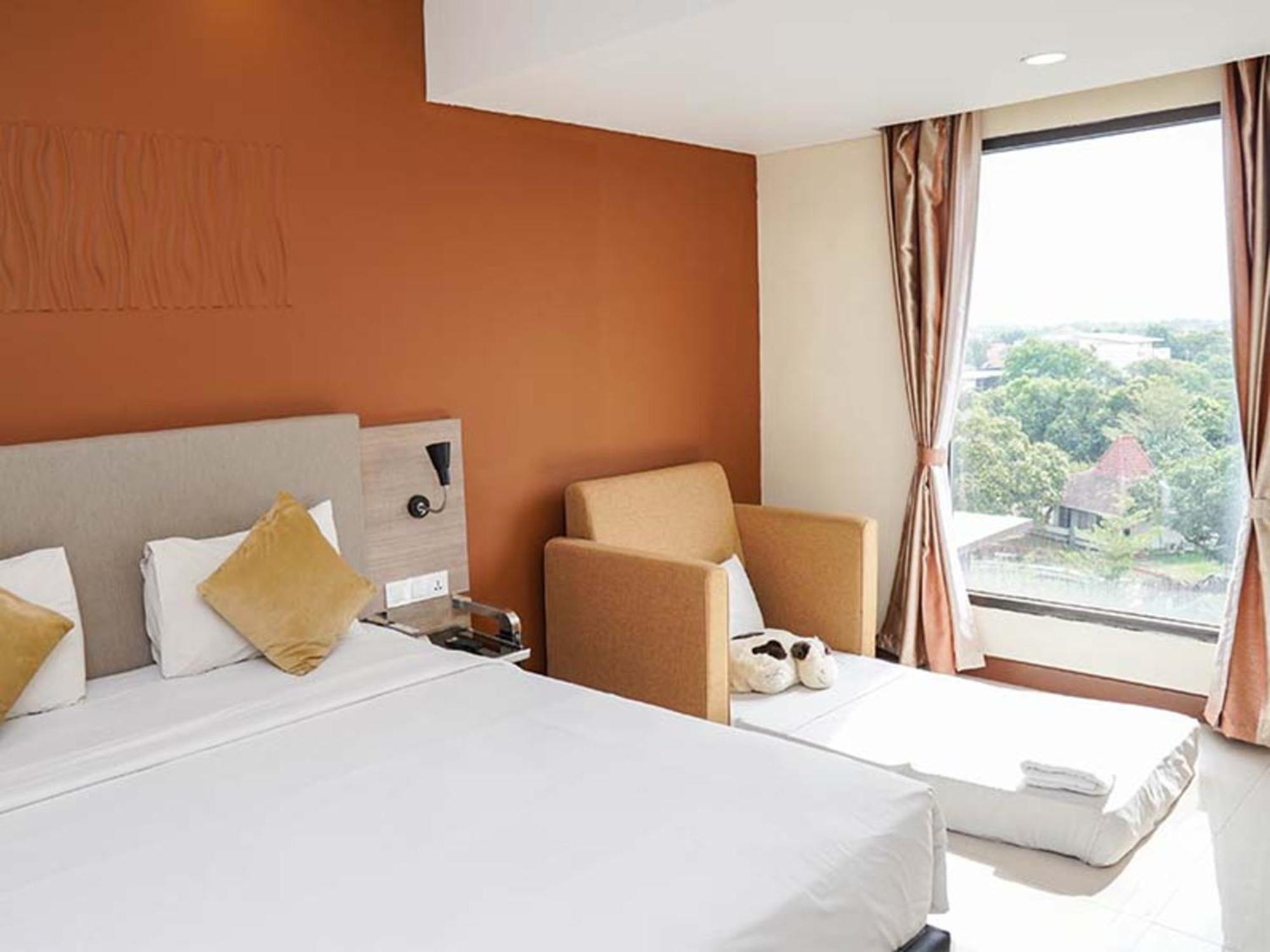 Verse Hotel Cirebon Exterior photo
