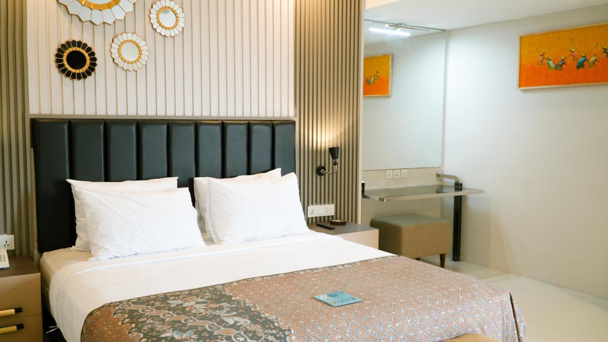Verse Hotel Cirebon Exterior photo