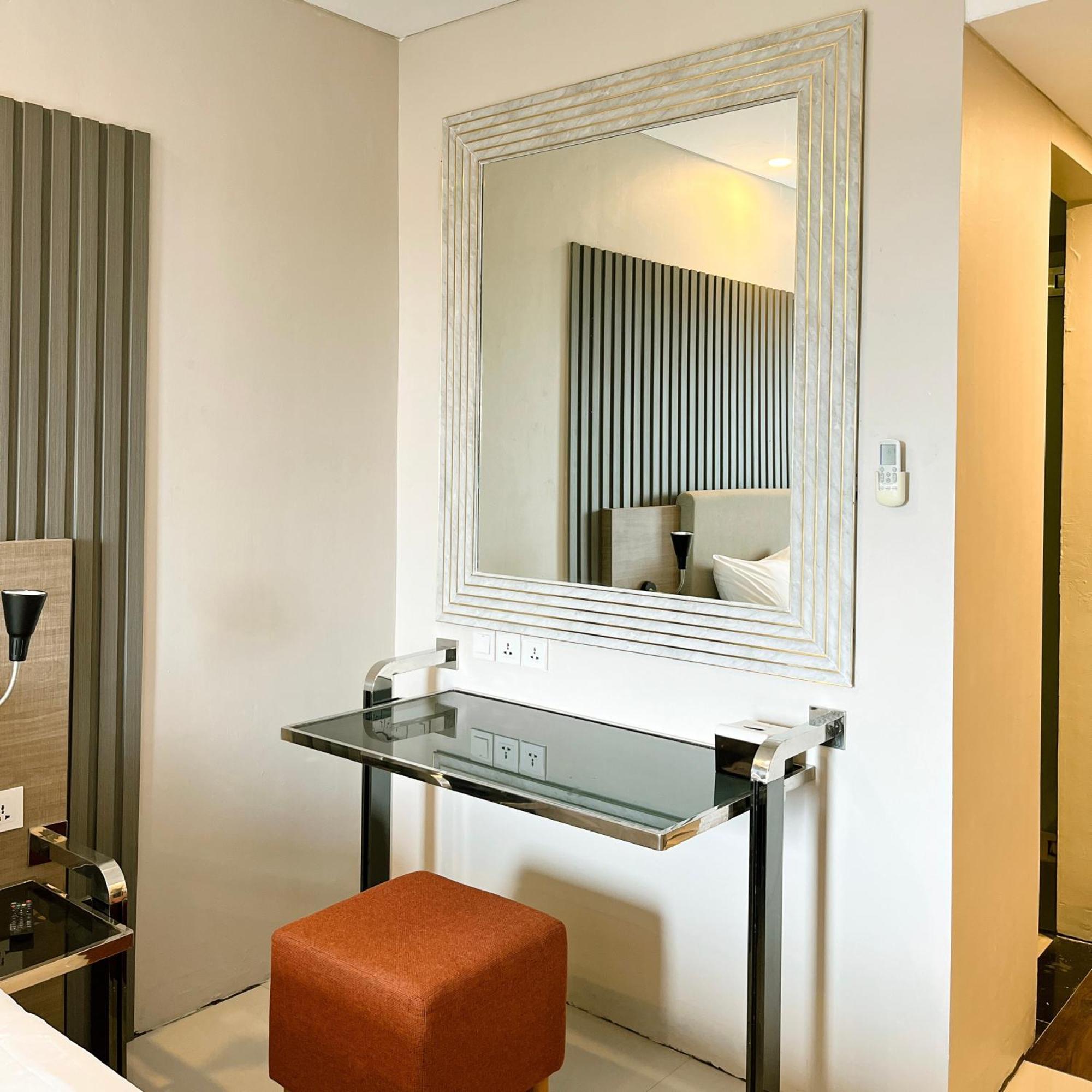 Verse Hotel Cirebon Exterior photo
