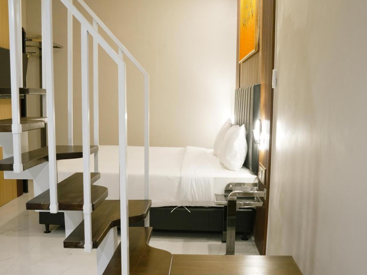 Verse Hotel Cirebon Exterior photo