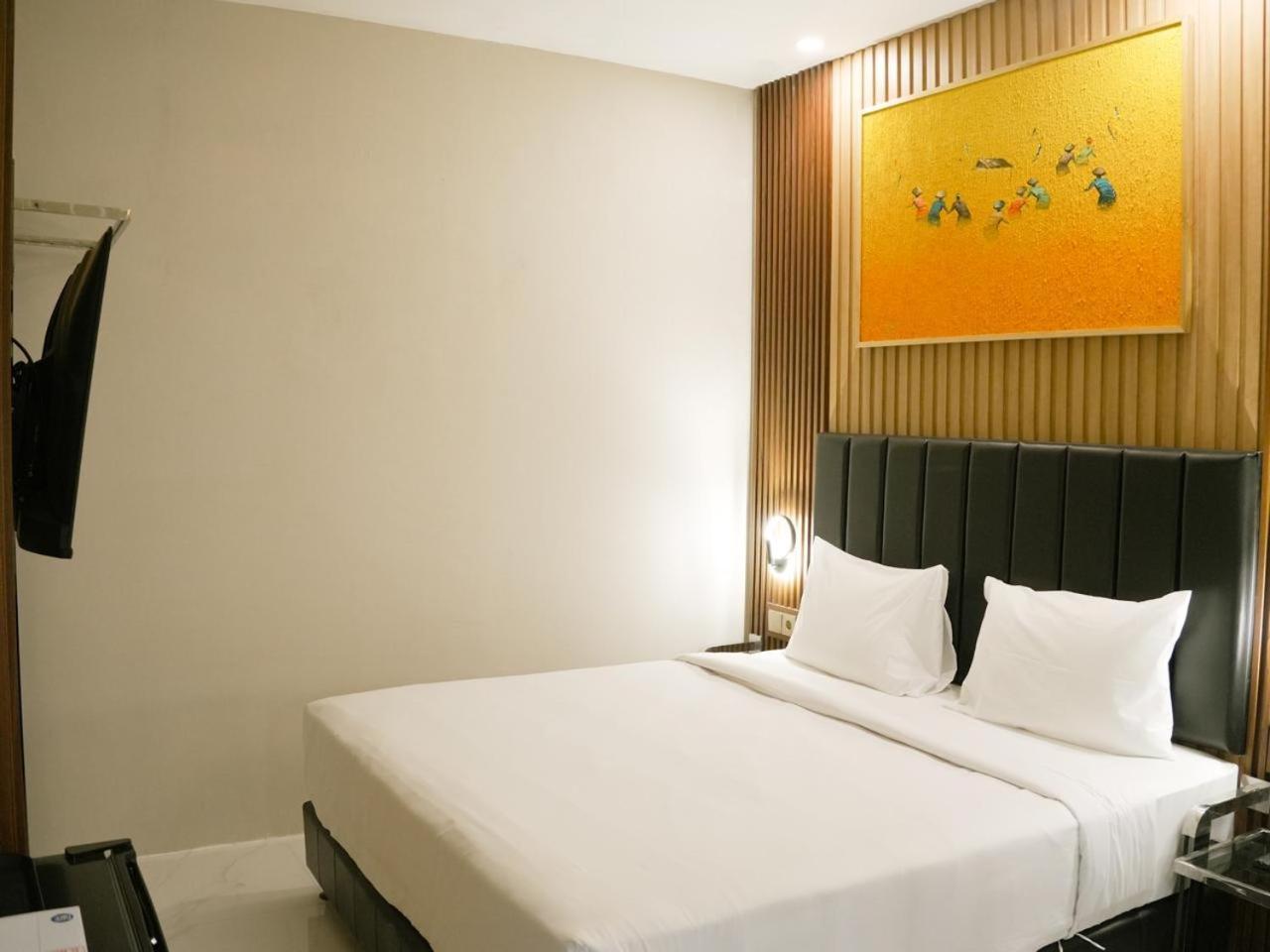 Verse Hotel Cirebon Exterior photo