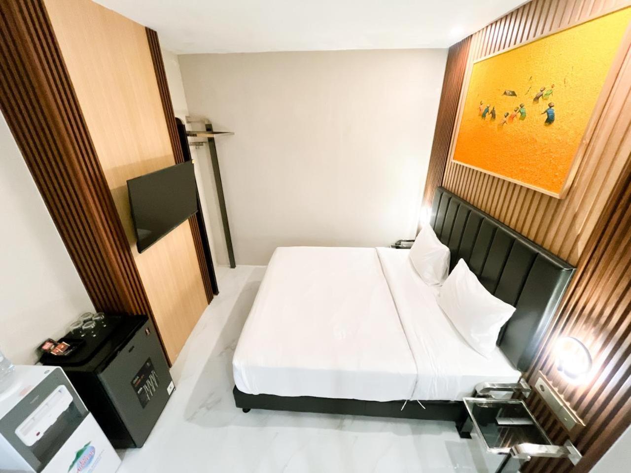 Verse Hotel Cirebon Exterior photo