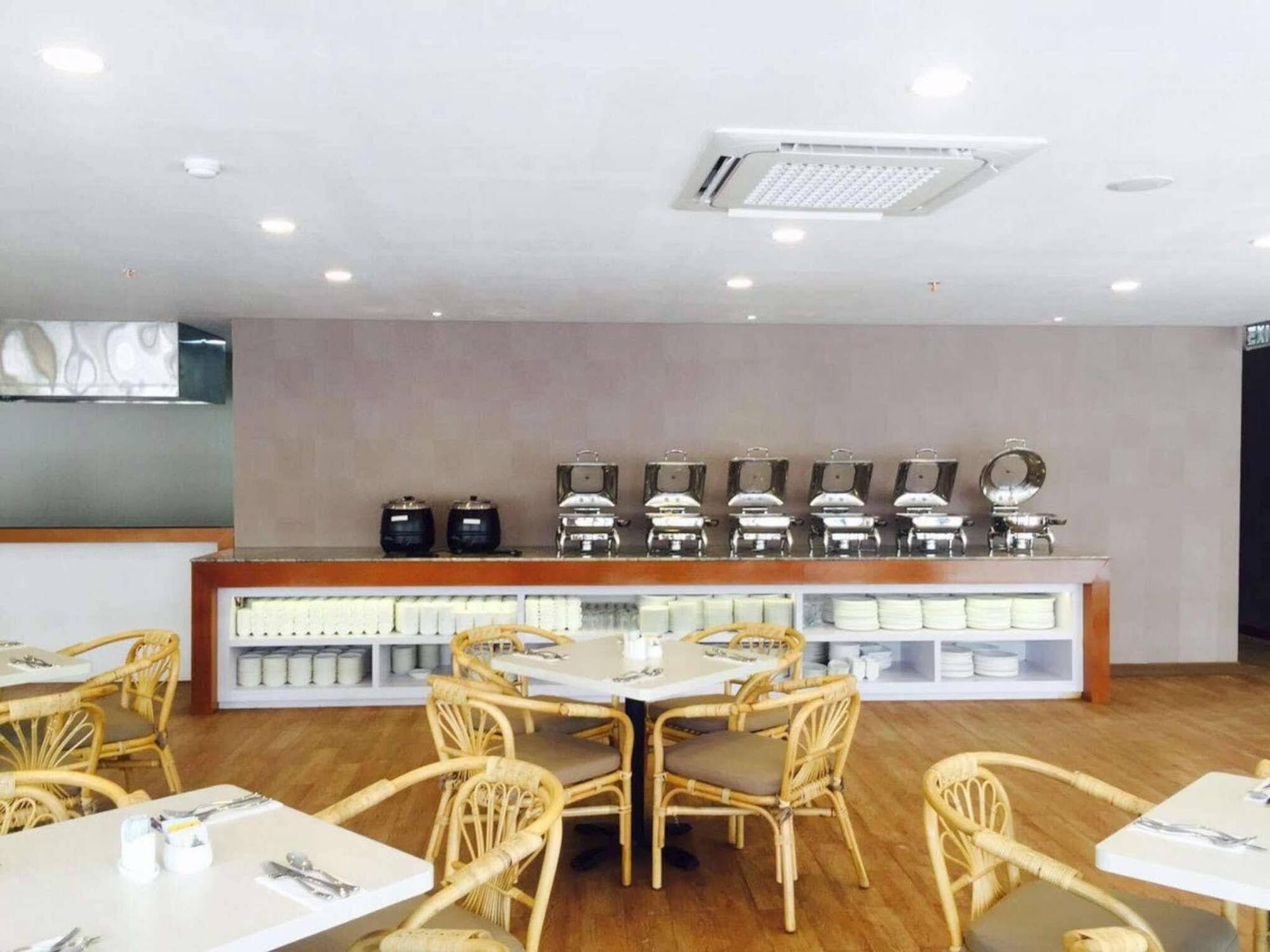 Verse Hotel Cirebon Exterior photo