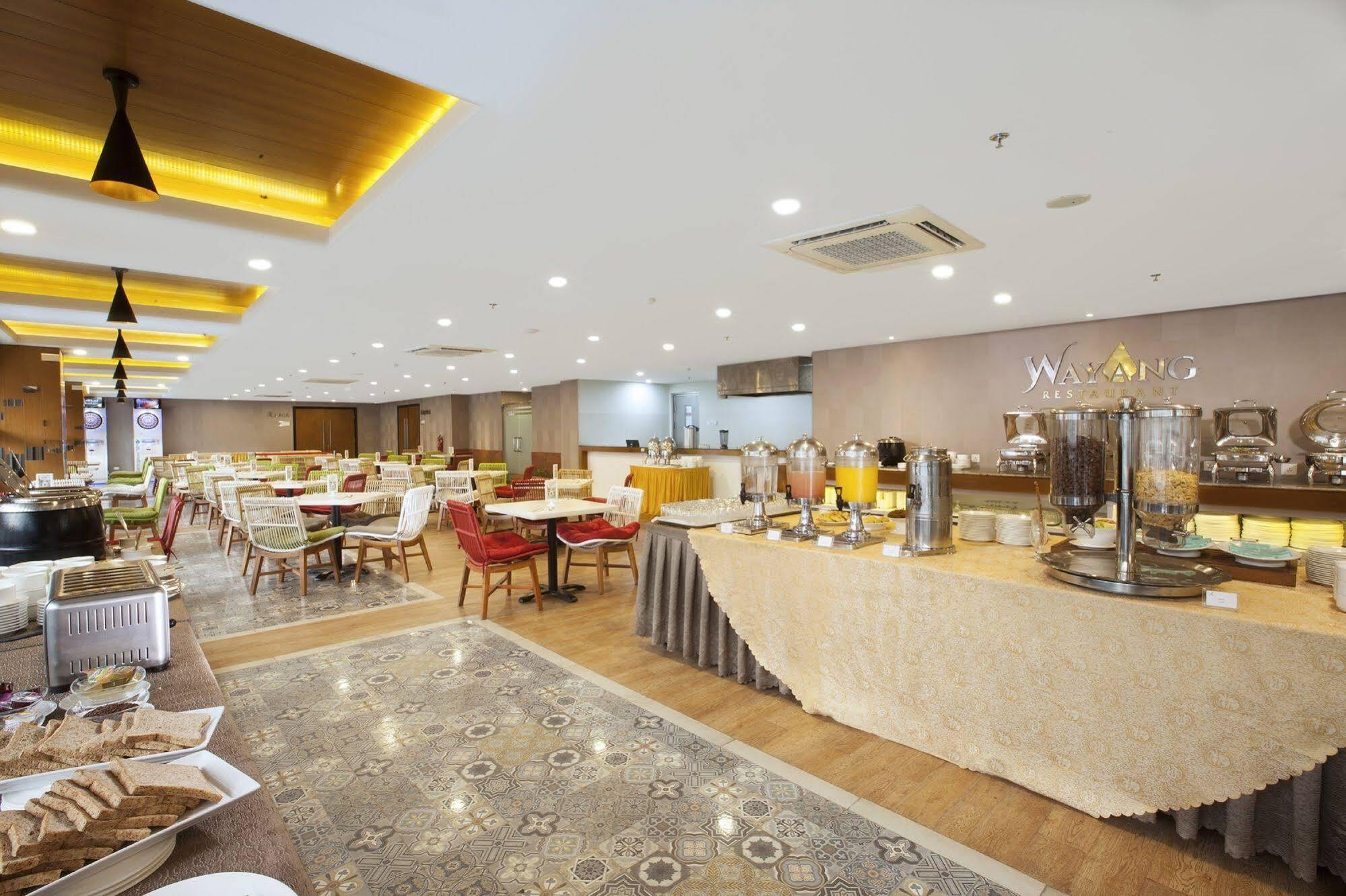 Verse Hotel Cirebon Exterior photo
