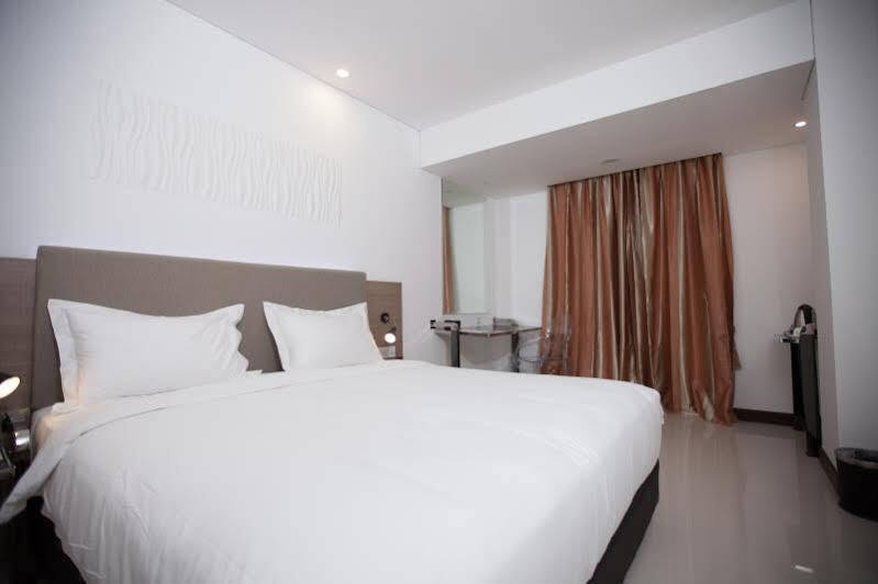 Verse Hotel Cirebon Exterior photo